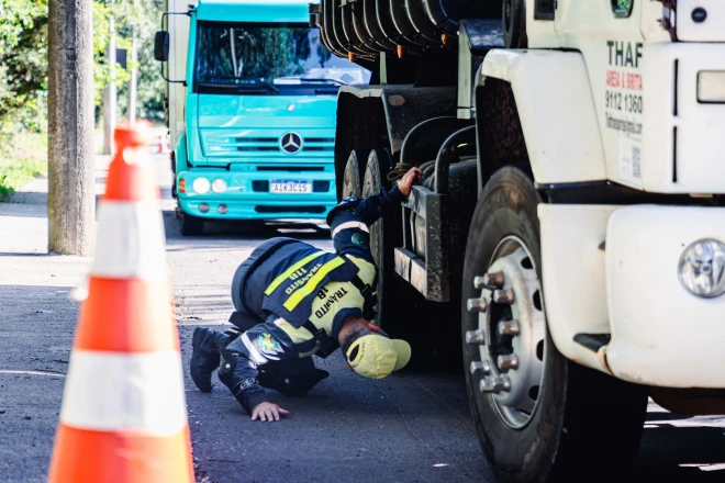 Operação flagra 17 caminhões em mau estado de conservação em Caxias ...